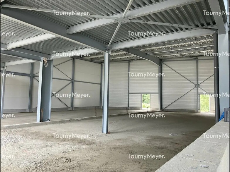Local d'activités dans La Chapelle-sur-Erdre à vendre - Photo de l’immeuble – Image 1 sur 5