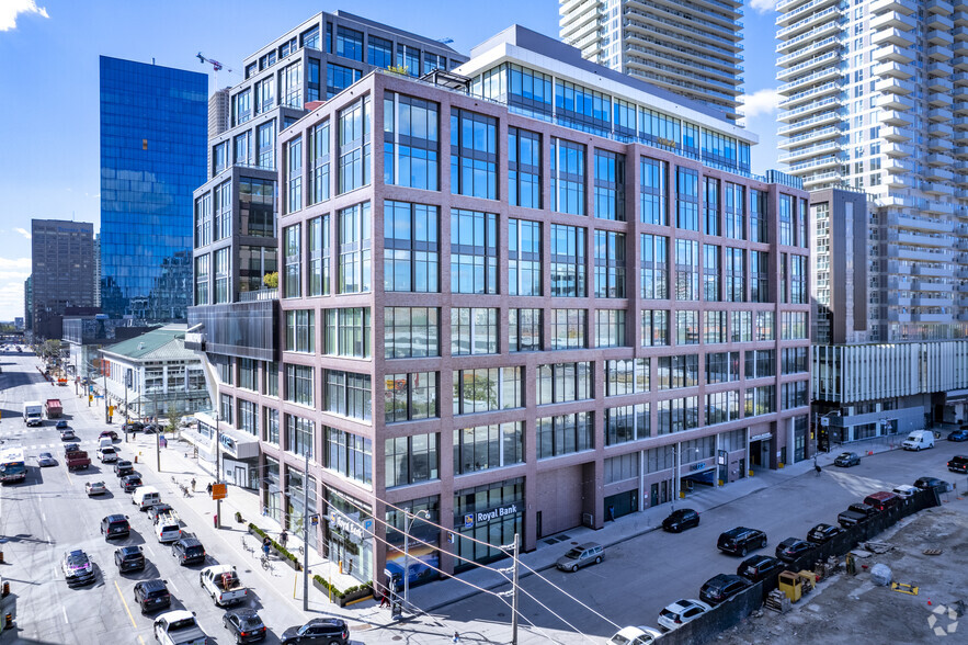 130 Queens Quay E, Toronto, ON à louer - Photo principale – Image 1 sur 5