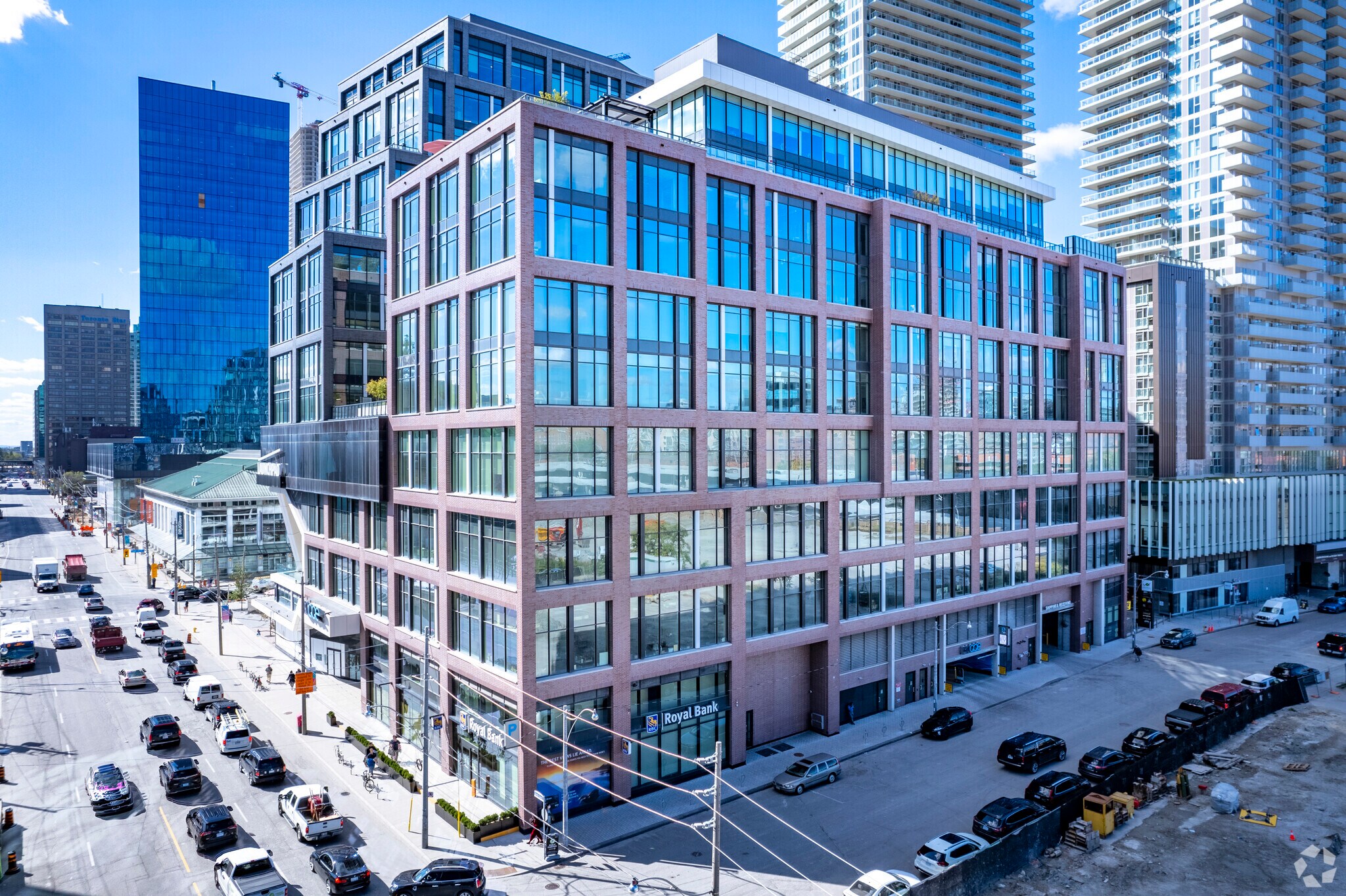 130 Queens Quay E, Toronto, ON à louer Photo de l’immeuble– Image 1 sur 4