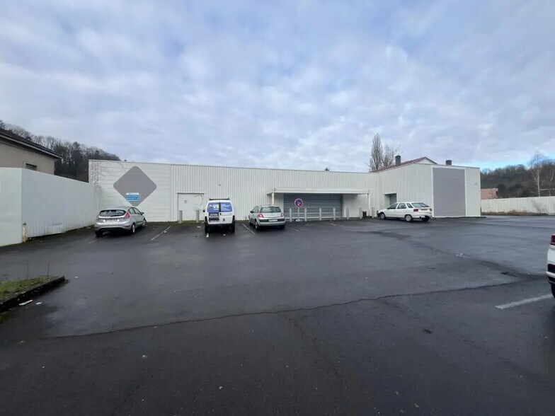 Local commercial dans Longuyon à louer - Photo de l’immeuble – Image 1 sur 4