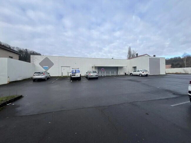 Plus de détails pour 21 Rue De Sète, Longuyon - Local commercial à louer