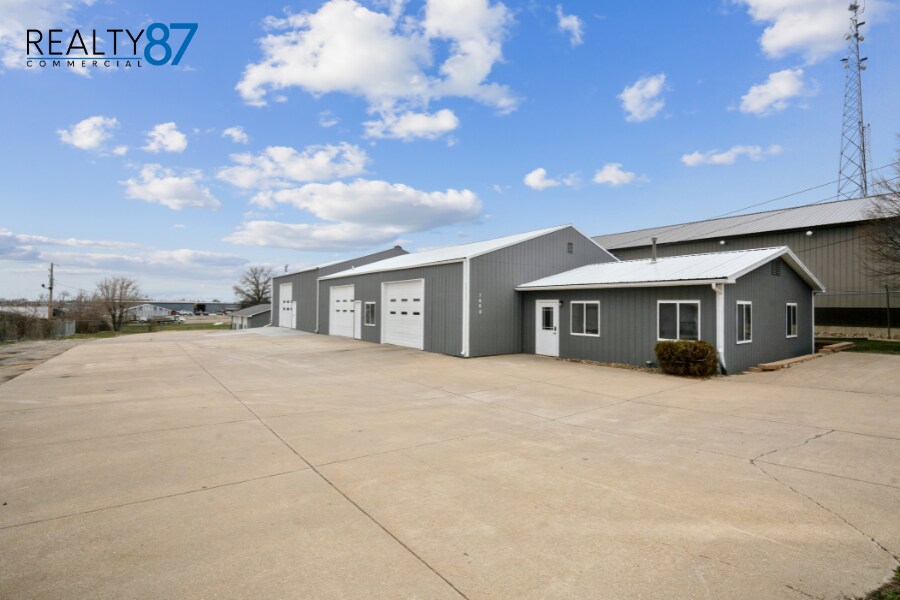1620 W Post Rd SW, Cedar Rapids, IA à vendre Photo de l’immeuble– Image 1 sur 19