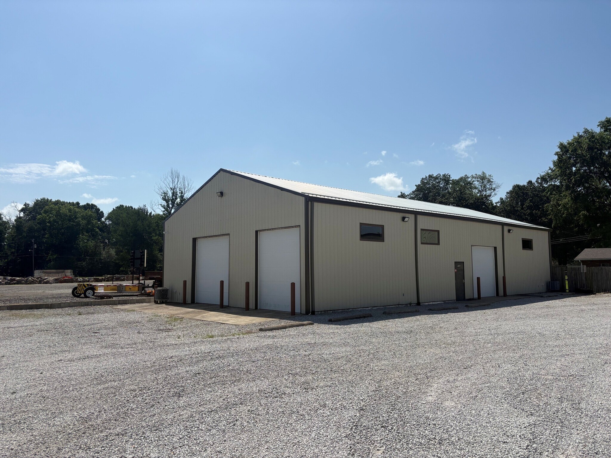 1698 E Davis Dr, Terre Haute, IN à louer Photo de l’immeuble– Image 1 sur 13