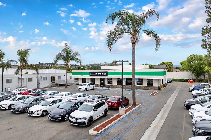 1925 N Tustin St, Orange, CA à vendre - Photo de l’immeuble – Image 1 sur 5