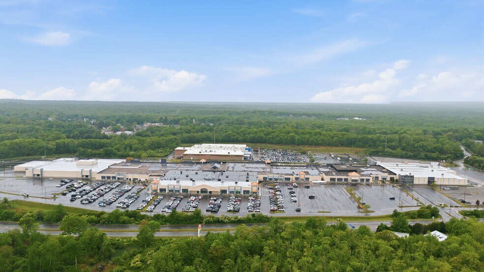 262 Swansea Mall Dr, Swansea, MA à louer - Photo de l’immeuble – Image 3 sur 12
