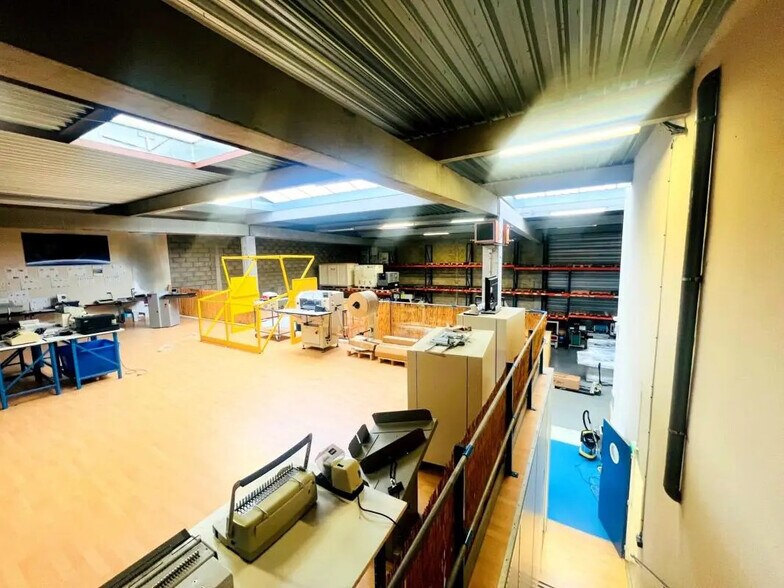 Local d'activités dans Trappes à vendre - Photo de l’immeuble – Image 3 sur 7