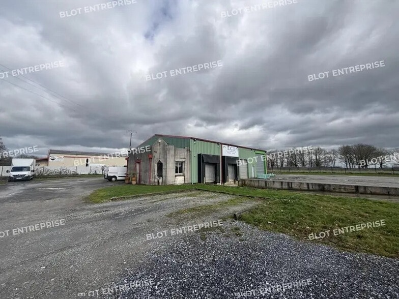 Local d'activités dans Louisfert à vendre - Photo de l’immeuble – Image 1 sur 11