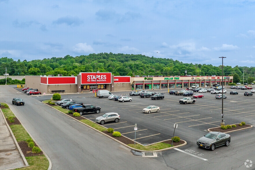 3718-3736 Milton Ave, Camillus, NY à louer - Photo principale – Image 1 sur 4