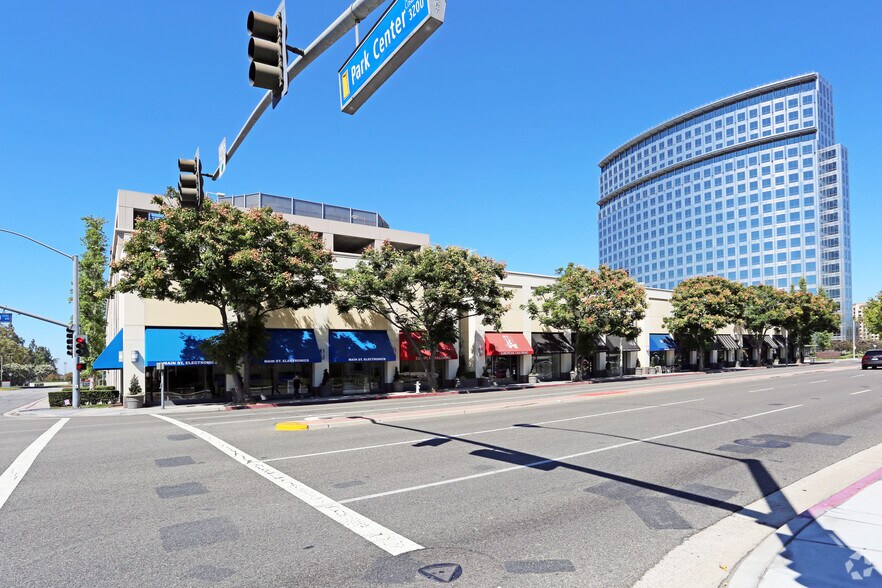 650 Anton Blvd, Costa Mesa, CA à louer - Photo de l’immeuble – Image 2 sur 4
