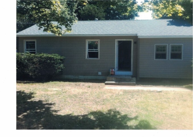 625 Scherger Ave, East Patchogue, NY à vendre - Photo principale – Image 1 sur 1