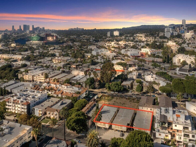 1005-1015 N Croft Ave, Los Angeles, CA à vendre - Aérien – Image 1 sur 9
