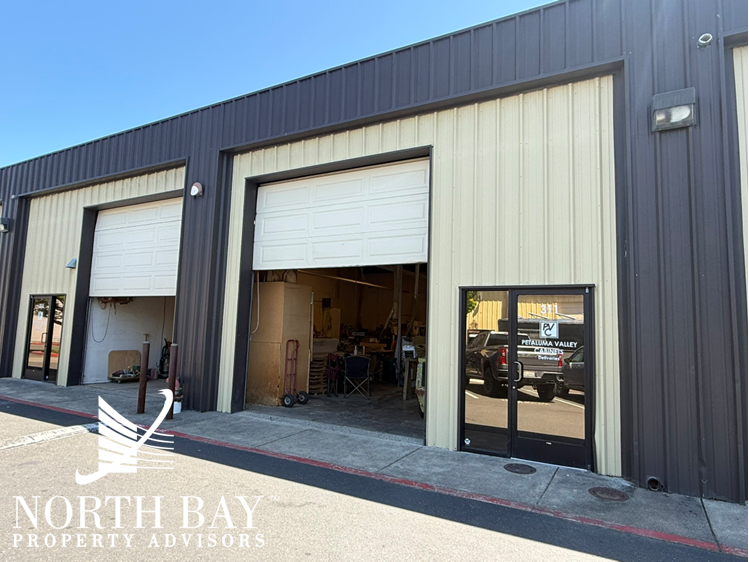 311 W 9th St, Santa Rosa, CA 95401 - Lot 311 - - Photo intérieure - Image 2 of 7