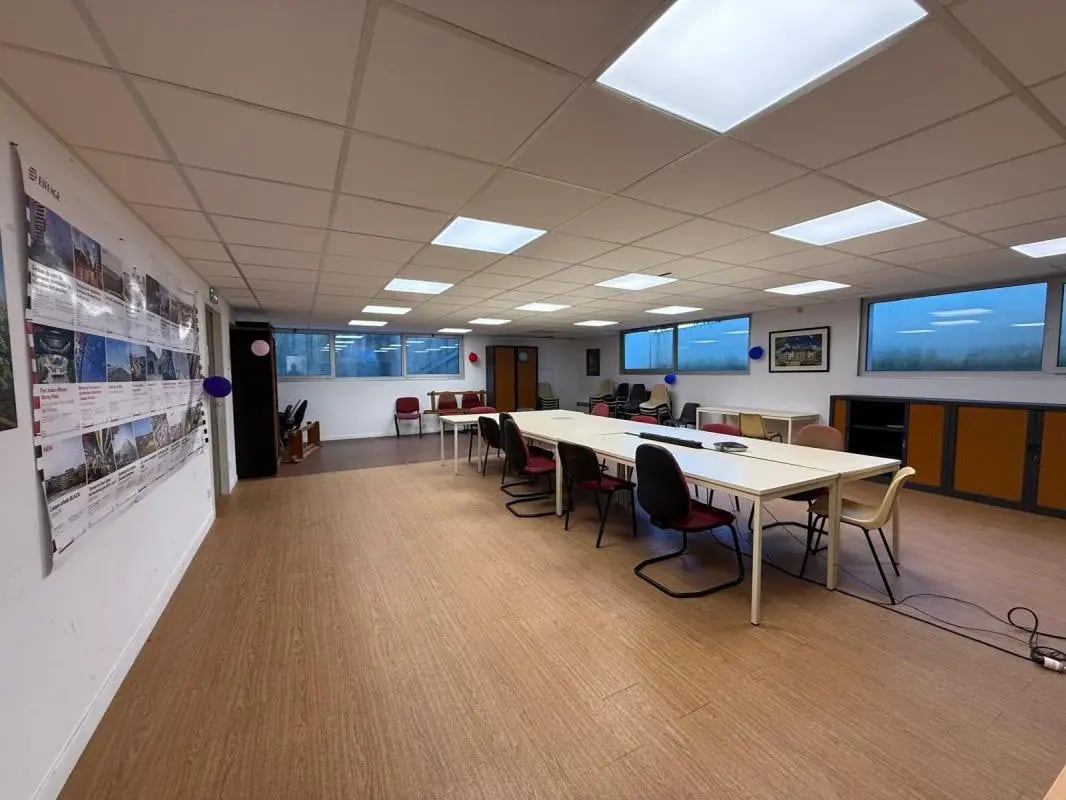 Bureau dans Compiègne à louer Photo de l’immeuble– Image 1 sur 5