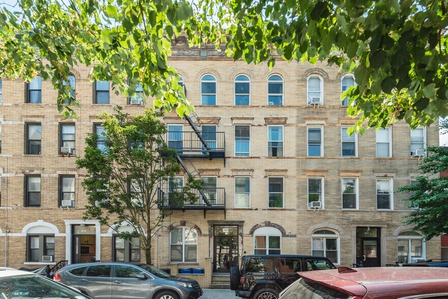 183 Guernsey St, Brooklyn, NY à vendre - Photo de l’immeuble – Image 1 sur 10