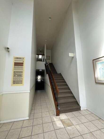 5959 Mission Gorge Rd, San Diego, CA à louer - Photo de l’immeuble – Image 3 sur 18