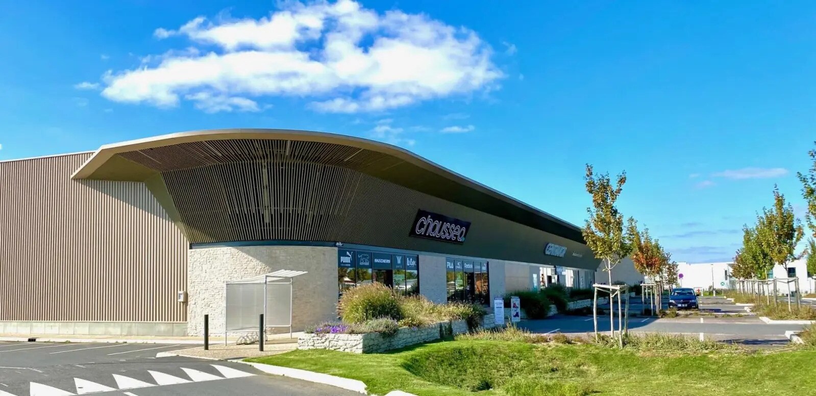 Local commercial dans Franqueville-Saint-Pierre à louer Photo de l’immeuble– Image 1 sur 5