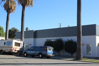 1030 W 2nd St, Pomona, CA à louer Photo de l’immeuble– Image 1 sur 5