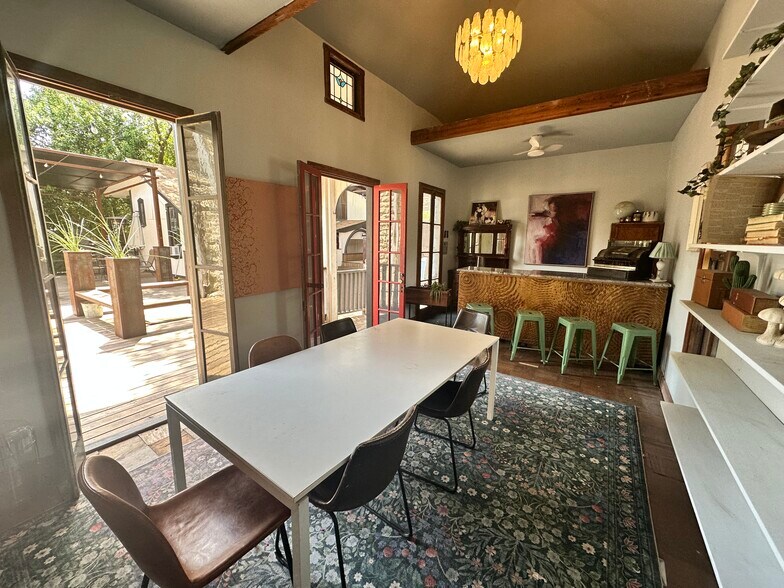 200 N Main St, Buda, TX à louer - Photo de l’immeuble – Image 2 sur 10