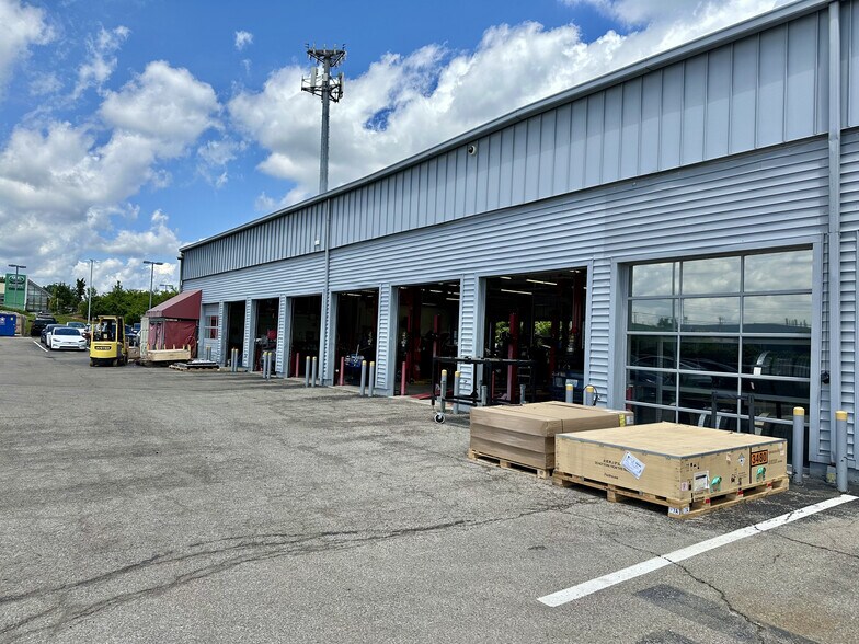 9111 Blue Ash Rd, Cincinnati, OH à louer - Photo de l’immeuble – Image 2 sur 9