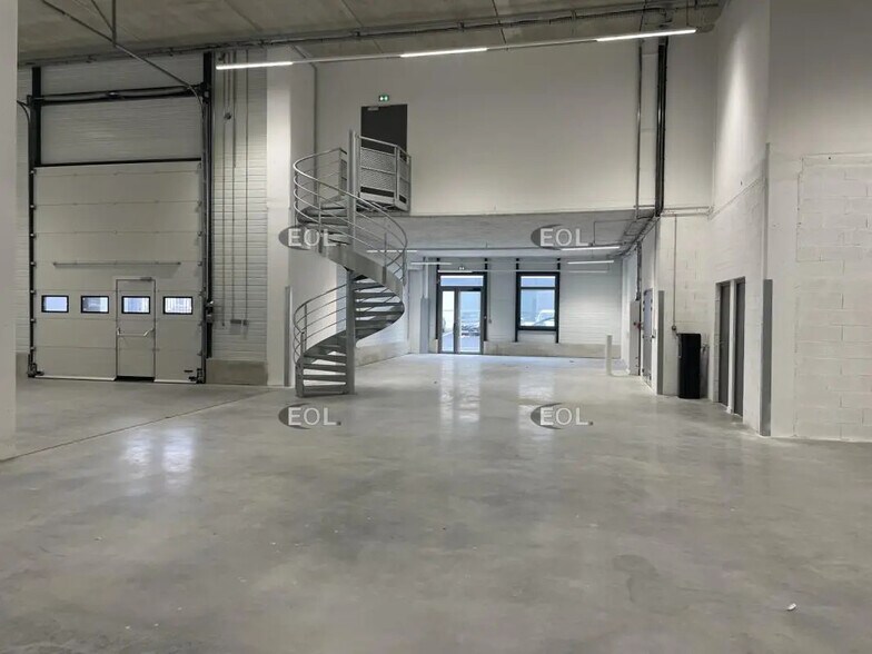 Local d’activités dans Nanterre à louer - Photo intérieure – Image 3 sur 14