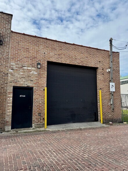 4744 W Lake St, Chicago, IL à louer - Photo principale – Image 1 sur 6
