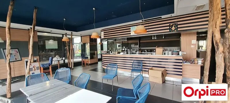 Local commercial dans Saint-Brieuc à louer - Photo de l’immeuble – Image 1 sur 10