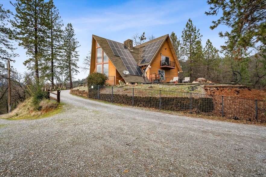 19754 Solus Campground Rd, Lakehead, CA à vendre - Photo de l’immeuble – Image 2 sur 42