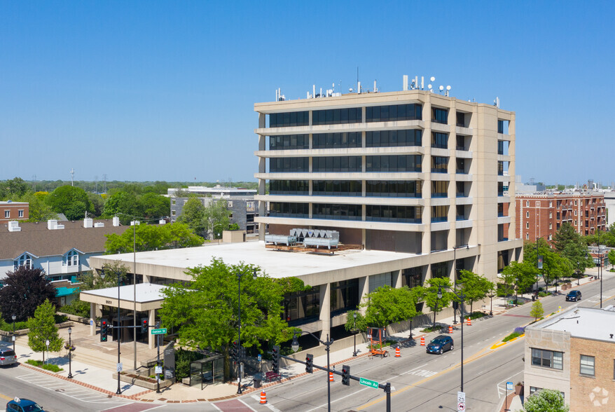 8001 Lincoln Ave, Skokie, IL à louer - Photo de l’immeuble – Image 1 sur 20