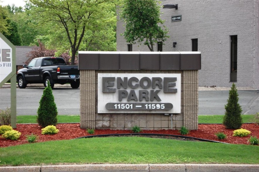11501-11555 K Tel Dr, Minnetonka, MN à louer - Photo de l’immeuble – Image 2 sur 6