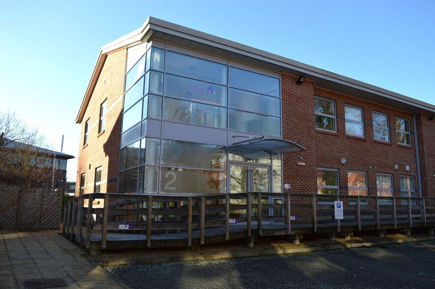 Molly Millars Ln, Wokingham à vendre - Photo de l’immeuble – Image 2 sur 4