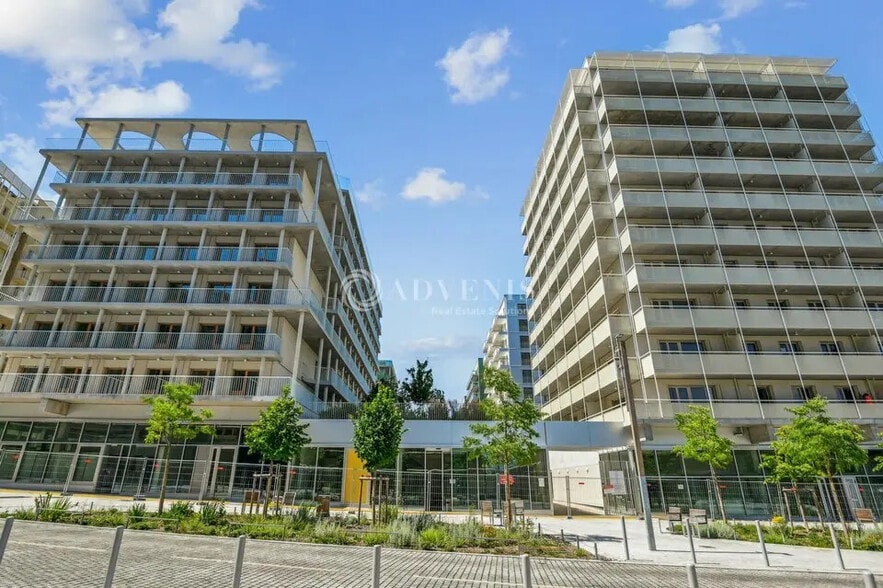 Local commercial dans Saint-Ouen-sur-Seine à louer - Photo de l’immeuble – Image 1 sur 4