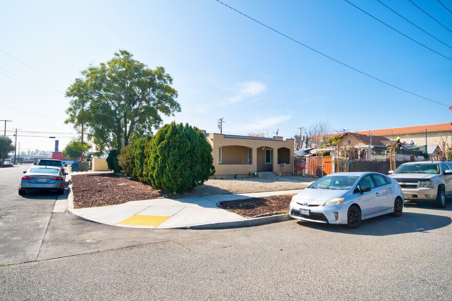 584 E H St, Colton, CA à vendre - Photo de l’immeuble – Image 2 sur 18