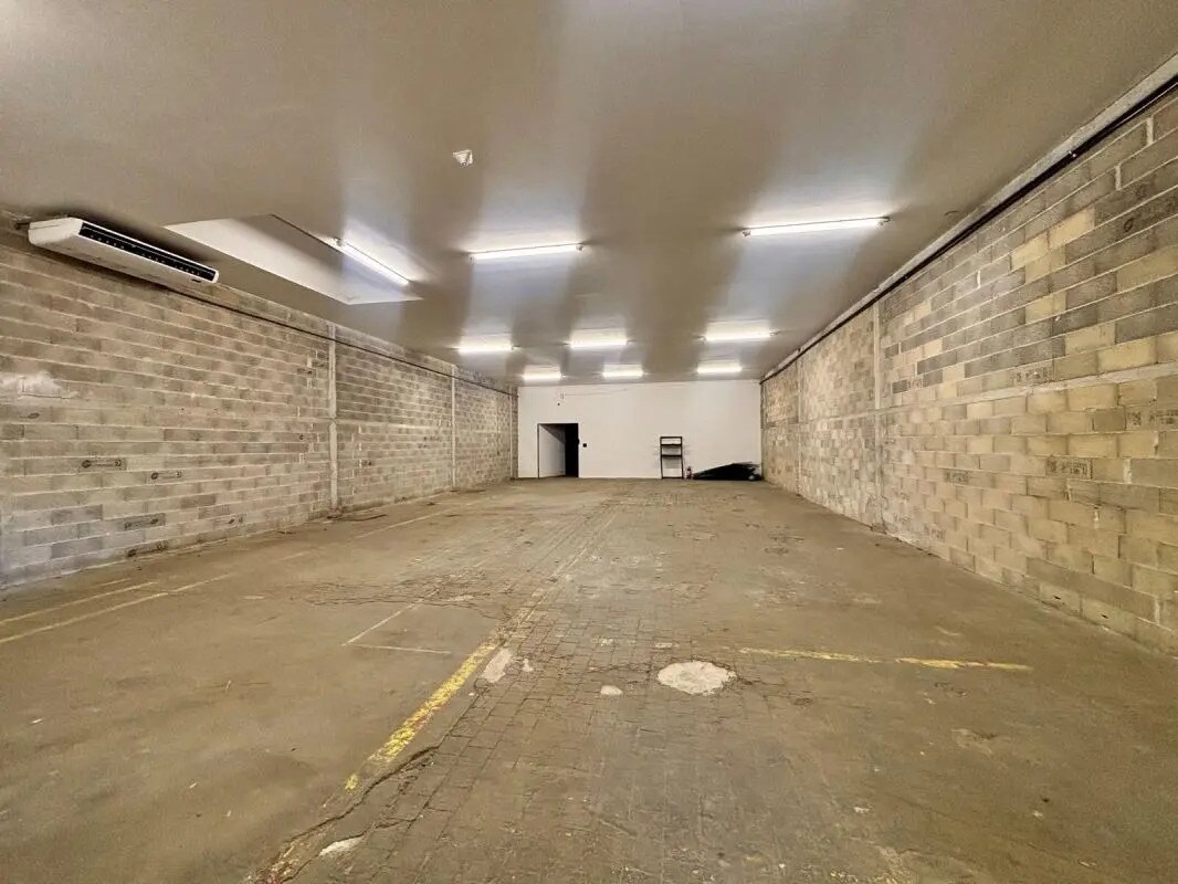 Local d’activités dans Marseille à louer Photo de l’immeuble– Image 1 sur 13