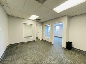 9040 Leslie St, Richmond Hill, ON à louer Photo intérieure– Image 1 sur 7