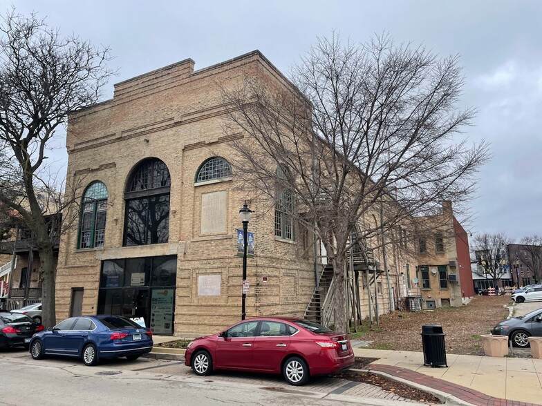 76-80 S Grove Ave, Elgin, IL à vendre - Photo de l’immeuble – Image 1 sur 9