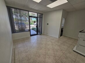567-585 Interstate Blvd, Sarasota, FL à louer Photo intérieure– Image 2 sur 18