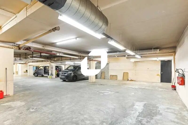 Local d’activités dans Sèvres à louer - Photo de l’immeuble – Image 2 sur 10