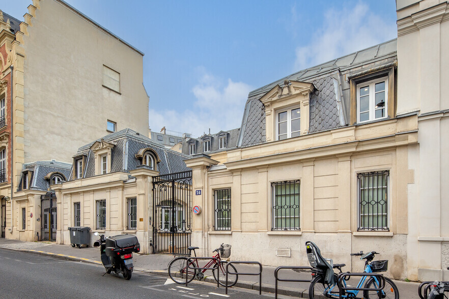 24-26 Rue Ballu, Paris à louer - Photo de l’immeuble – Image 2 sur 3