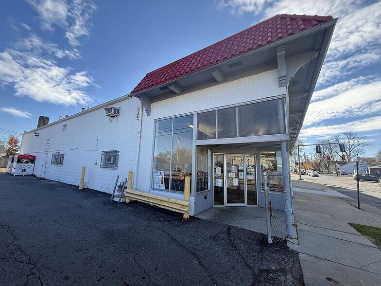 1856 W Sylvania Ave, Toledo, OH à vendre - Photo de l’immeuble – Image 2 sur 4