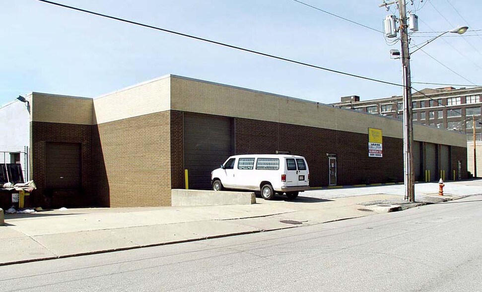 4110-4140 Commerce Ave, Cleveland, OH à vendre - Photo principale – Image 1 sur 6