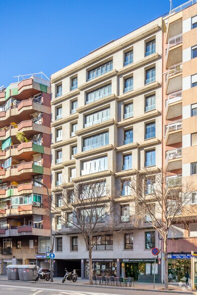 Avinguda de Madrid, 95, Barcelone, Barcelona à louer - Photo de l’immeuble – Image 3 sur 4