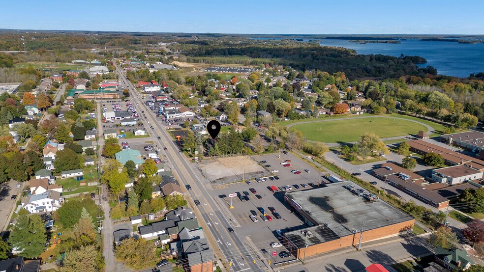 389 King St E, Gananoque, ON à vendre - Photo de l’immeuble – Image 3 sur 34