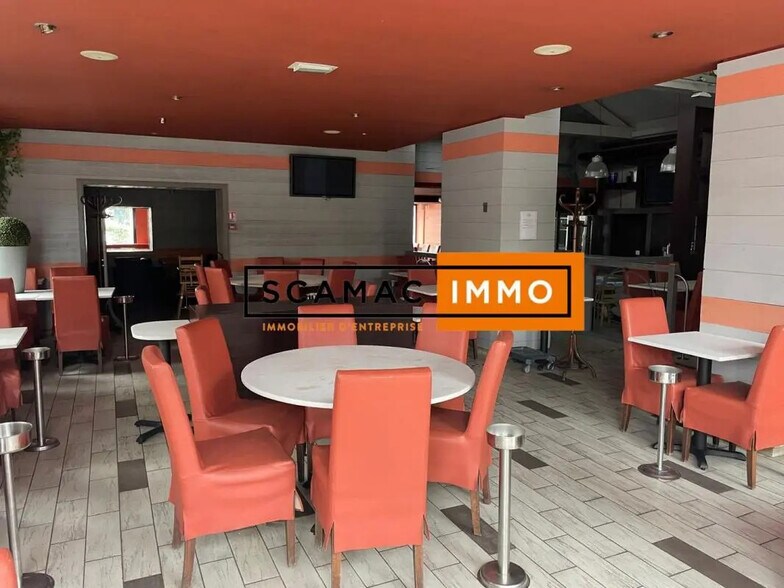 Local commercial dans Coignières à louer - Photo de l’immeuble – Image 2 sur 5