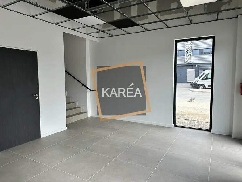 Local d'activités dans Courtry à vendre - Photo de l’immeuble – Image 3 sur 5