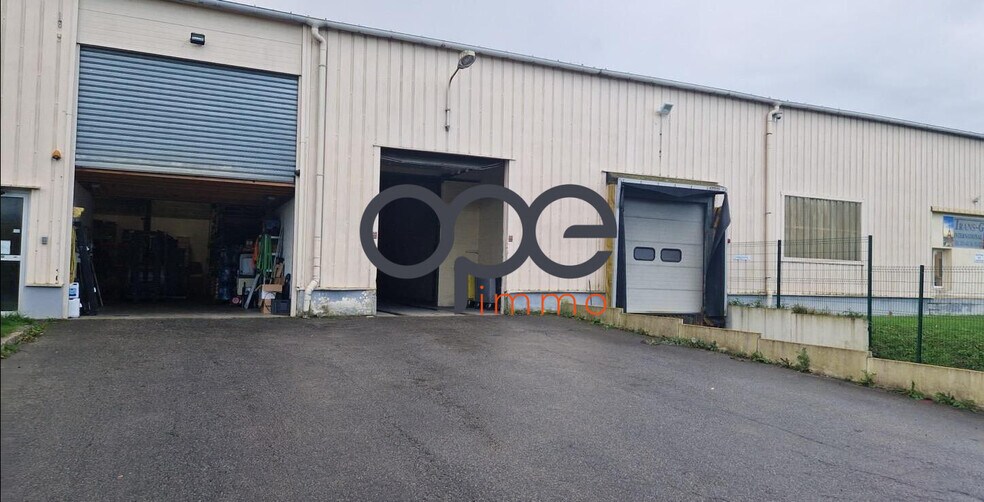 Industriel/Logistique dans Neuilly-en-Thelle à vendre - Photo de l’immeuble – Image 1 sur 4