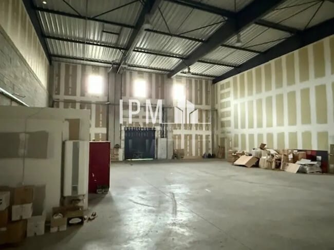 Plus de détails pour Local d’activités à vendre