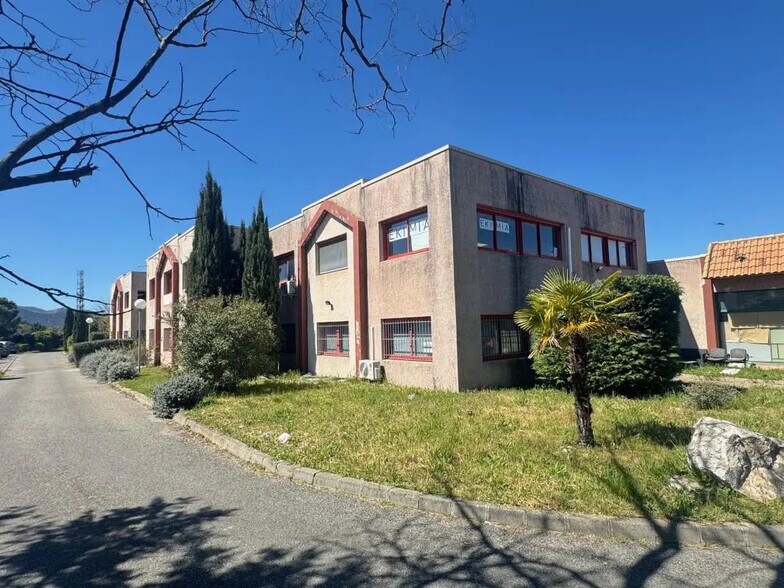 Bureau dans Aubagne à louer - Photo de l’immeuble – Image 1 sur 6
