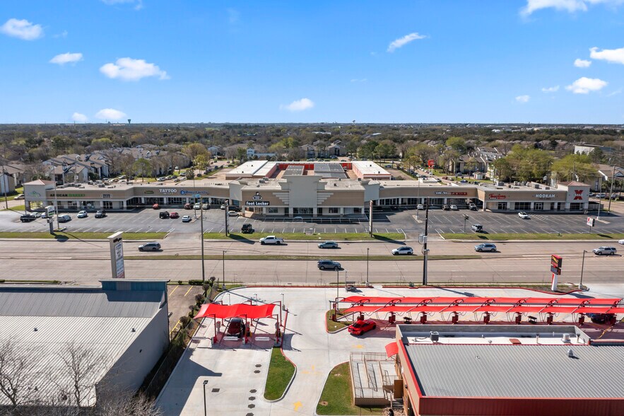 13711 Westheimer Rd, Houston, TX à vendre - Photo de l’immeuble – Image 1 sur 6