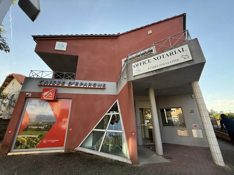 Local d’activités dans Piolenc à louer - Photo de l’immeuble – Image 1 sur 10