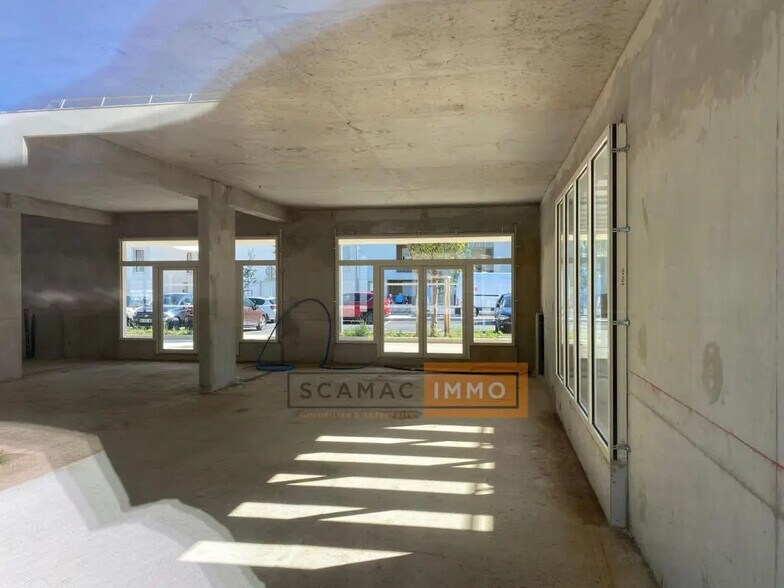 Local commercial dans Hyères à vendre - Photo de l’immeuble – Image 3 sur 6